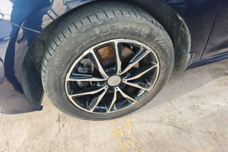 Used BYD Song MAX 2018 1.5T Automatic Smart Connect Luxury 6-Seater Left Front Wheel Hub