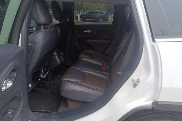 Used Jeep Cherokee 2020 2.0L Two-Wheel Drive Classic Sports Edition
