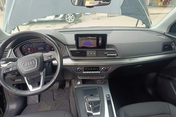 Used Audi Q5L 2018 40 TFSI Prestige Fashion Edition China VI Center Console