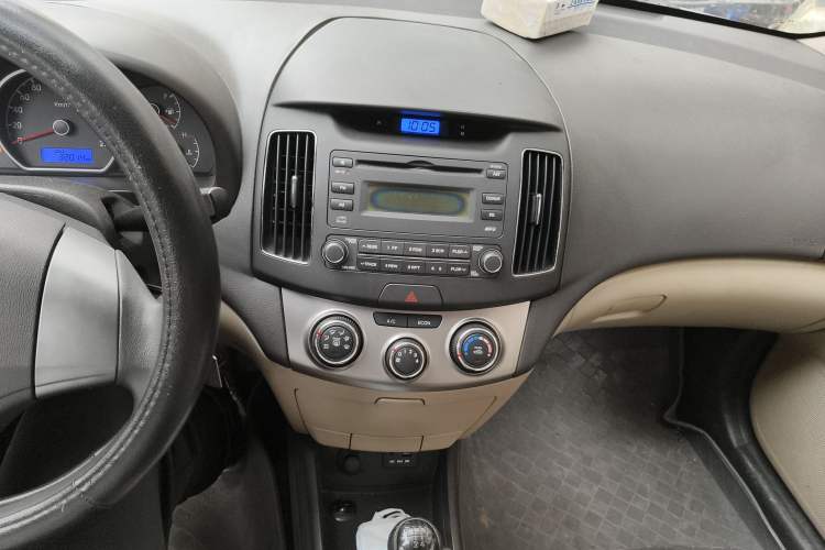 Used Hyundai Celesta 2011 1.6L Manual Comfort Edition Audio And AC Panel