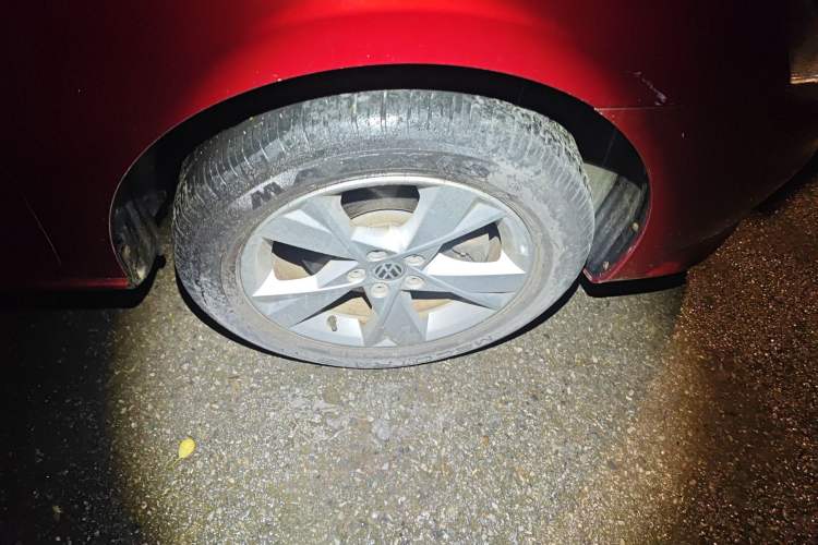 Used Volkswagen Bora 2014 1.6L Automatic Comfort Model Right Front Wheel Hub