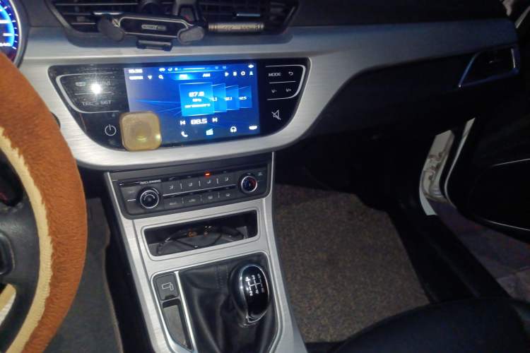 Used Geely Auto Vision 2019 Upgraded Model 1.5L Manual Luxury Version China V Standard
