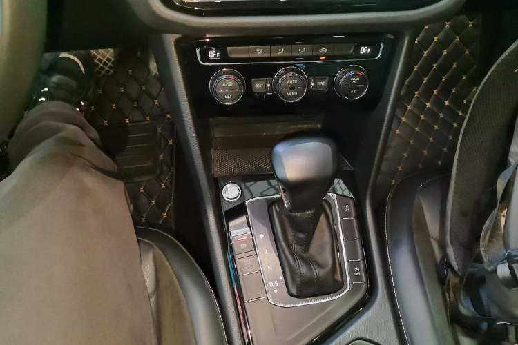 Used Volkswagen Tiguan L 2020 330TSI Automatic Two-Wheel Drive Panoramic Comfort Edition China VI Standard Gear Lever