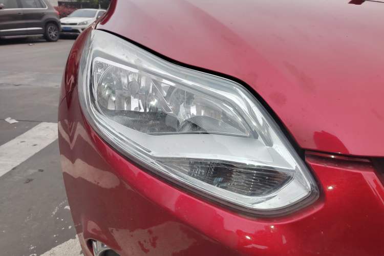 Used Ford Focus 2012 Sedan 1.6L Automatic Fashion Edition