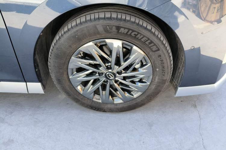Used GAC Trumpchi Xiangwang M8 2026 Model Qiankun Ultra First-Class Cabin Right Front Wheel Hub