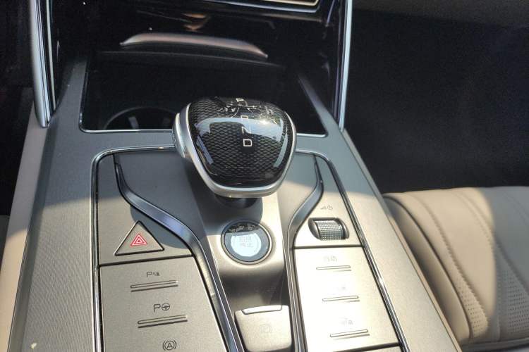 Used BYD Tang New Energy 2025 Intelligent Driving Version DM-i 115KM Flagship Edition Gear Lever