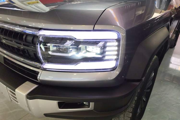 Used Formula Leopard Leopard 5 2023 Navigator Edition
