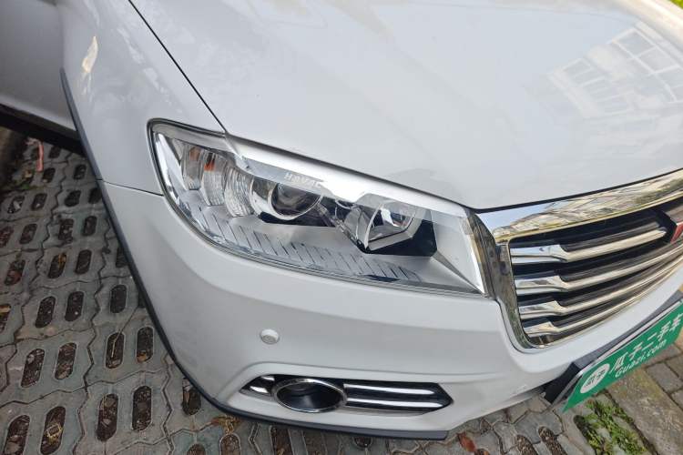 Used Haval H6 2015 Sport Edition 1.5T Automatic Two-Wheel Drive Luxury Model Right Front Headlight