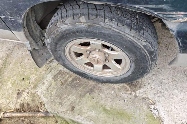 Used Nissan D22 2011 2.4L Gasoline Two-Wheel Drive Standard Version Right Front Wheel Hub