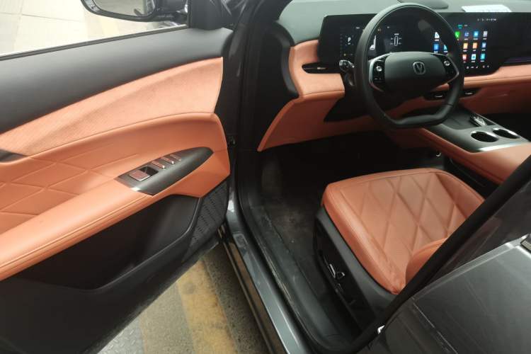 Used CHANGAN CS75 PLUS 2025 4th Generation UItra 2.0T New Blue Whale Smart Intelligent Powertrain Version Driver Seat