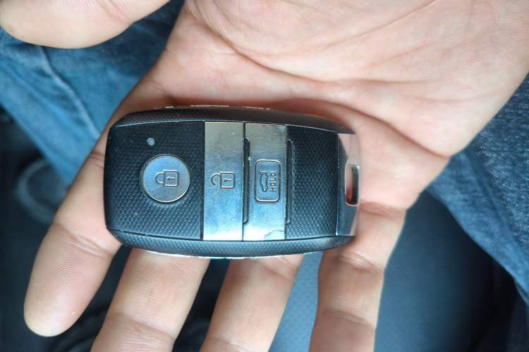 Used Kia KX Cross 2017 1.4L AT GLS Vehicle Key