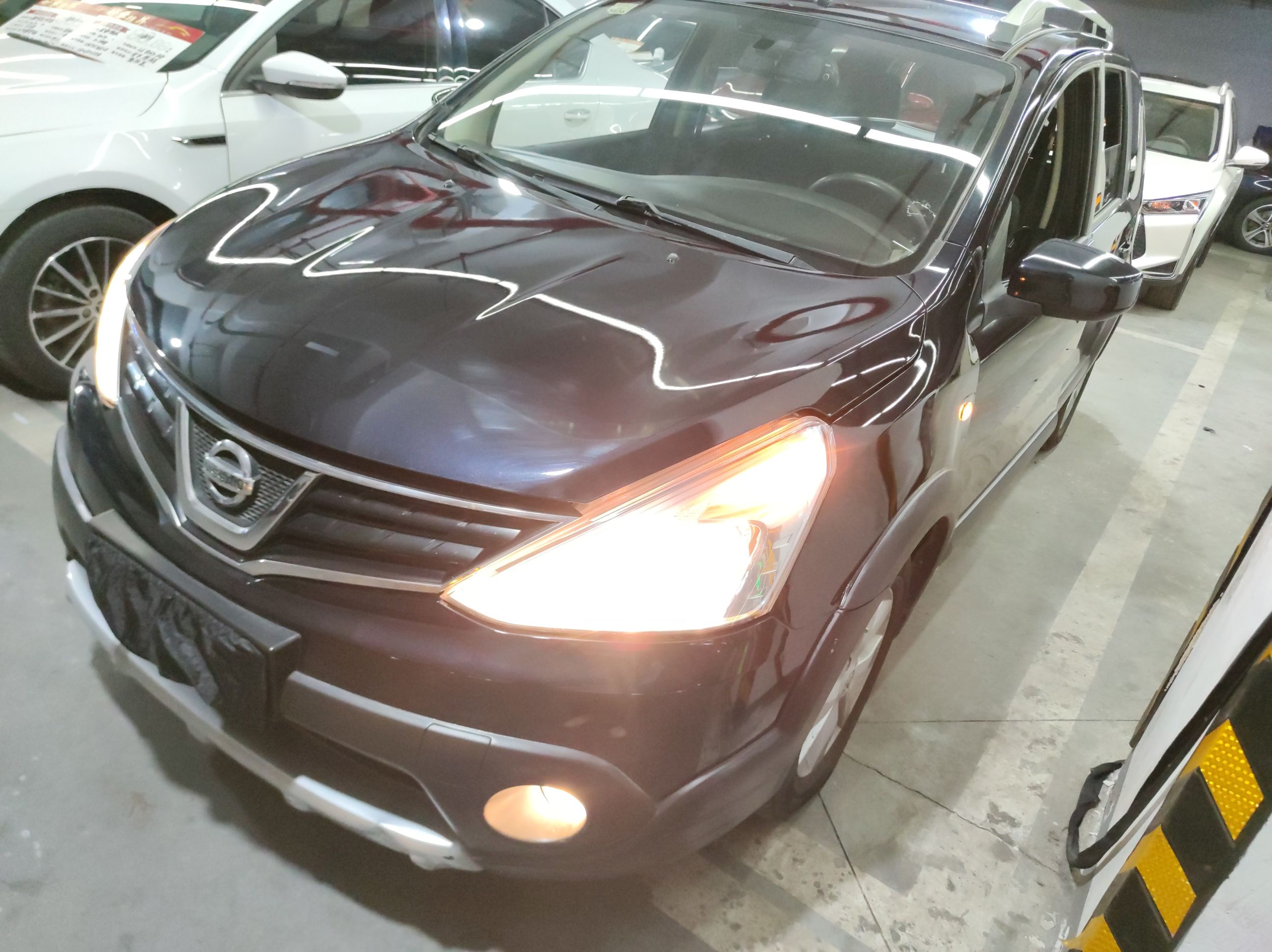 Под передней частью автомобиля