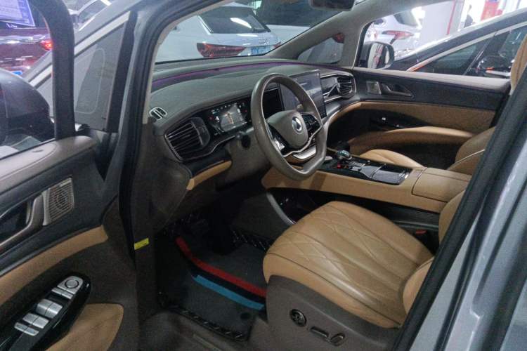 Used Denza D9 2022 DM-i 970 Four-Wheel Drive Flagship Model
