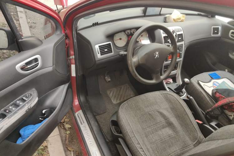 Used Peugeot 307 2010 Sedan 1.6L Manual Comfort Edition
