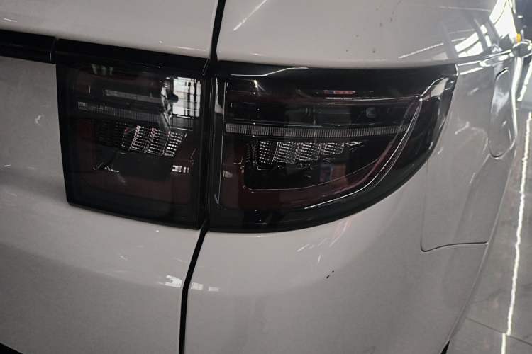 Used Land Rover Discovery Sport 2020 249 PS R-Dynamic Performance Edition Right Rear Taillight