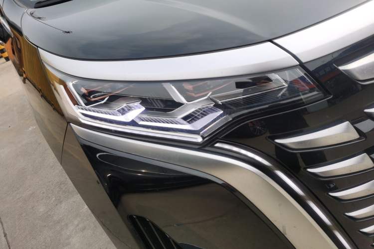 Used Denza D9 2024 DM-i 1050 Luxury Model