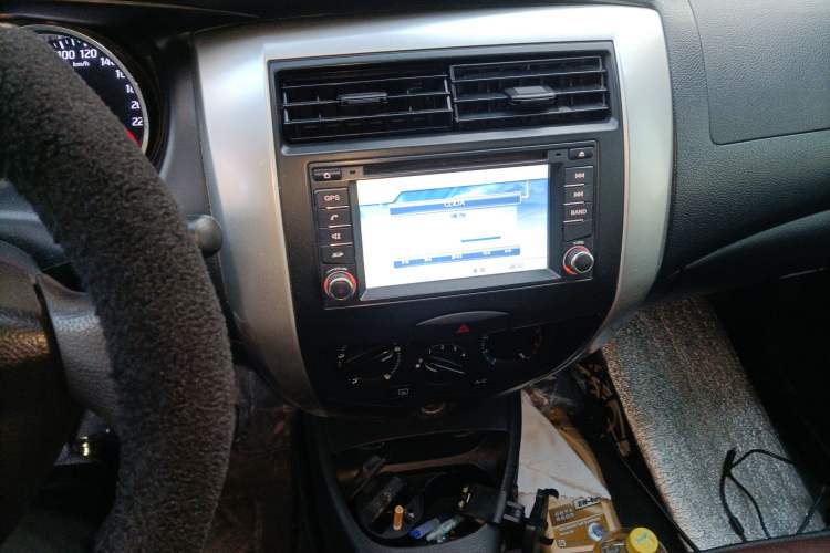 Used Nissan Livina 2013 1.6XE Manual Comfort Edition Audio And AC Panel