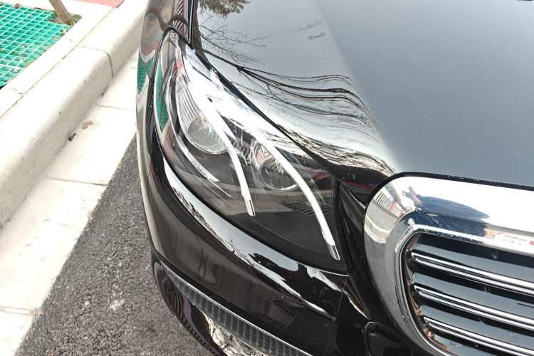 Used Mercedes-Benz E-Class 2016 E 300 L Sporty and Stylish Model