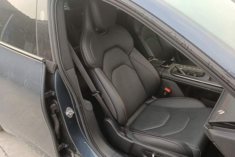 Used Xiaomi Auto SU7 2024 Four-Wheel Drive Ultra-Long Range Advanced Intelligent Driving Max Edition Right Front Seat