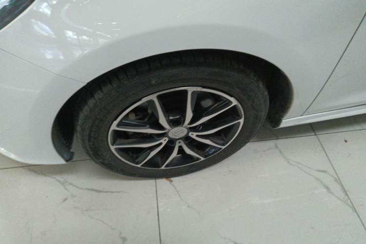 Used BYD Song MAX 2018 1.5T Automatic Smart Connect Flagship 7-Seater Exterior 4