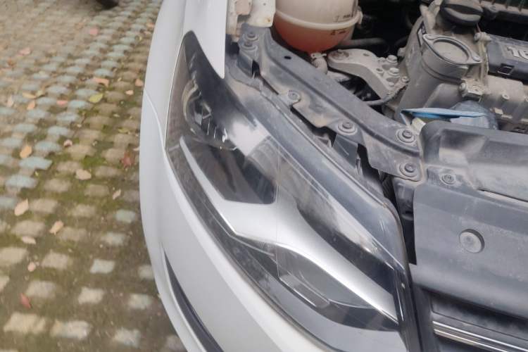 Used Volkswagen Polo 2013 1.4L Automatic Comfort Edition Right Front Headlight