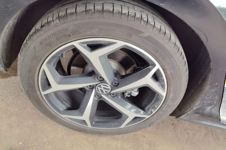 Used Volkswagen Passat 2025 Outstanding Model 380TSI Starry Dragon Edition Right Rear Wheel Hub