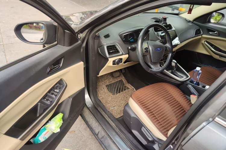 Used Ford Escort 2015 1.5L Automatic Fashion Model