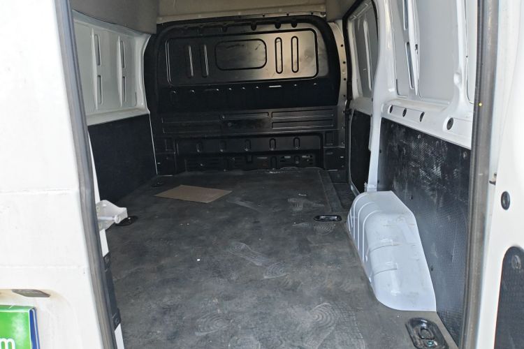 Used JMC Fushun 2022 2.0T Manual Van Short Wheelbase Mid-Height Roof 3-Seater