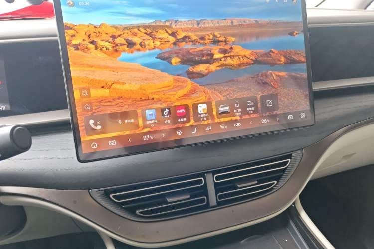 Used Denza D9 2022 DM-i 970 Four-Wheel Drive Prestige Model Audio And AC Panel