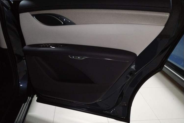 Used IM LS7 2023 90 kWh Elite All-Wheel-Drive Version
