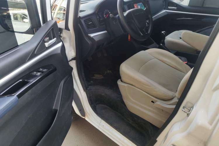 Used FORTHING Lingzhi 2022 Striving Version M5L 1.6L Base Model 7 Seats
