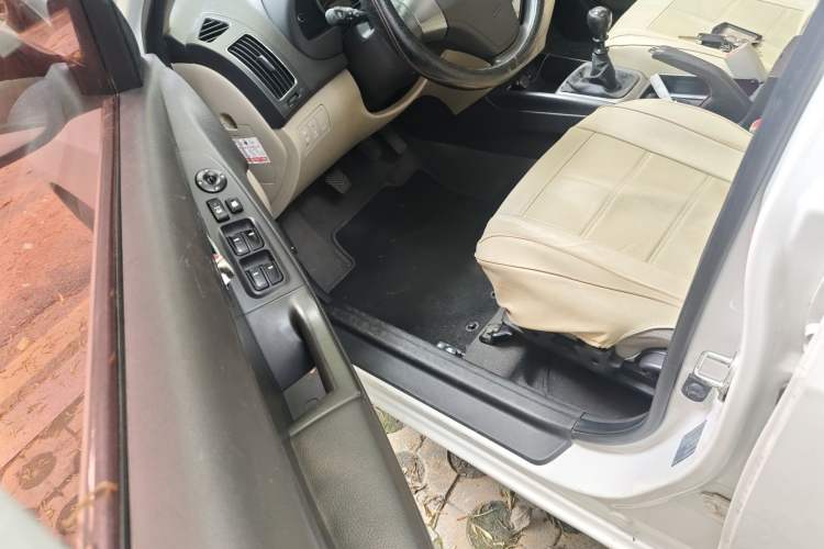 Used Hyundai Celesta 2011 1.6L Manual Luxury Model Driver Seat