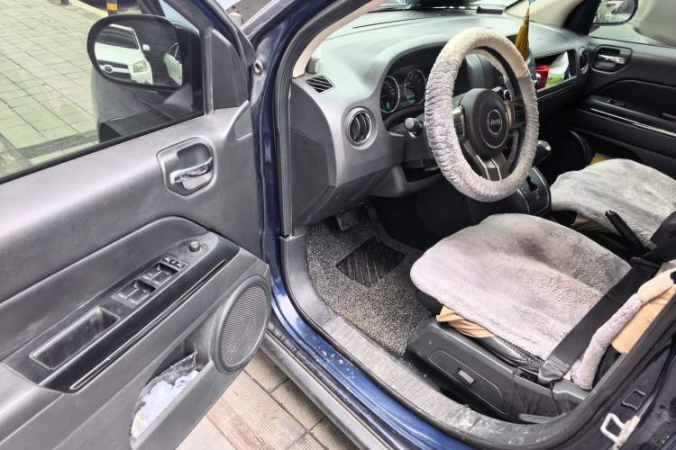 Used Jeep Compass 2012 2.4L Four-Wheel Drive Urban Edition Driver Seat