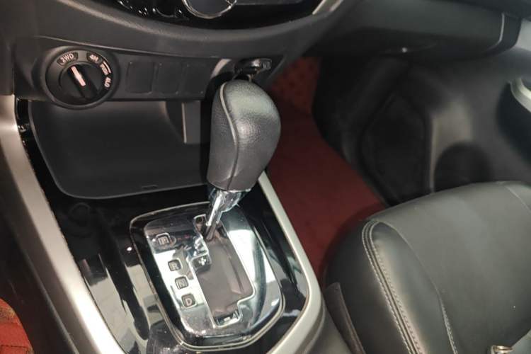 Used Nissan Navara 2021 2.5L Automatic 4x4 Premium Version QR25
