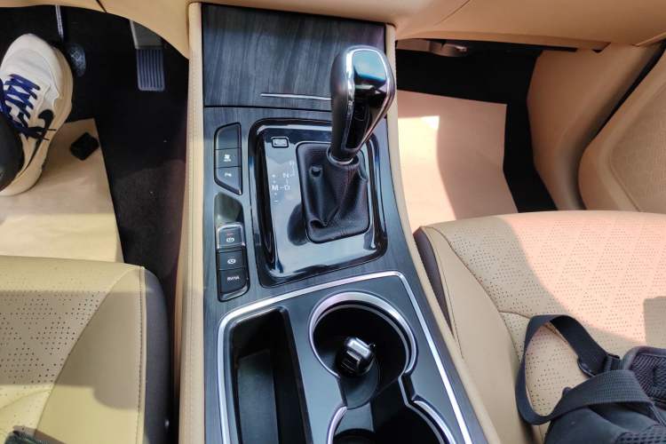 Used Baojun 730 2017 1.8L iAMT Prestige Version 7 Seats Gear Lever