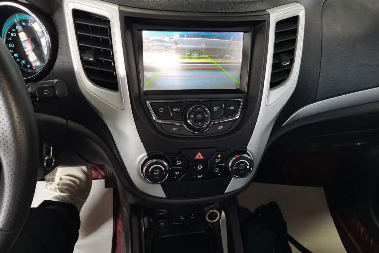 Used CHANGAN CS35 2015 1.6L Automatic Luxury Model China IV Standard Audio And AC Panel