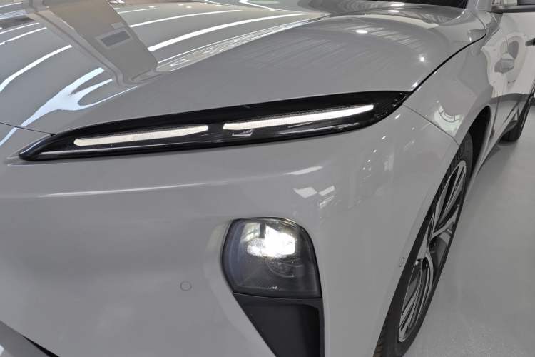 Used Nio ET5 2022 75 kWh Left Front Headlight