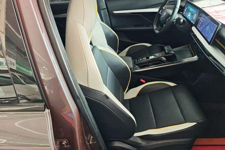 Used MG 5 Scorpio 2022 1.5T Trophy Sport Flagship Edition Right Front Seat