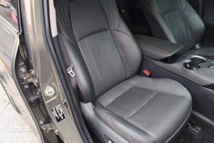 Used Toyota Harrier 2022 Dual-Engine 2.5L CVT Four-Wheel Drive Flagship Edition