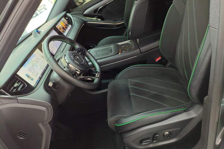 Used VOYAH FREE 2025 318 259 km All-Wheel-Drive Exploration Edition