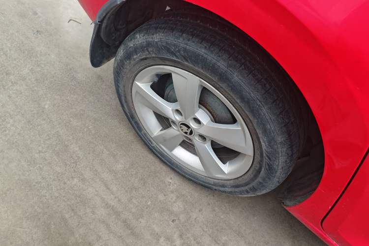 Used Skoda Rapid Spaceback 2016 Revised 1.6L Automatic Chuanxing Version Right Rear Wheel Hub