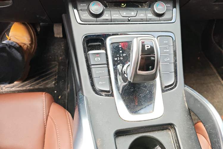 Used Geely Auto Emgrand X7 Sport 2021 1.8TD DCT Two-Wheel Drive Asian Games Edition Gear Lever