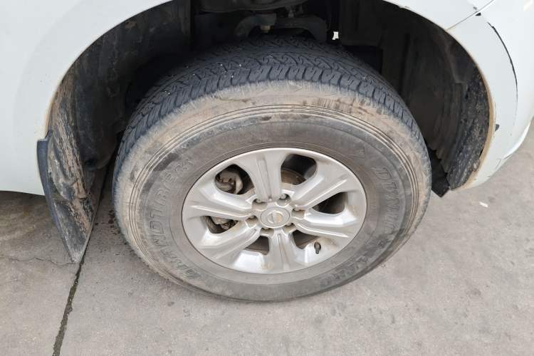 Used Nissan Navara 2021 2.5L Facelift Manual Two-Wheel Drive Comfort Version QR25 Right Front Wheel Hub