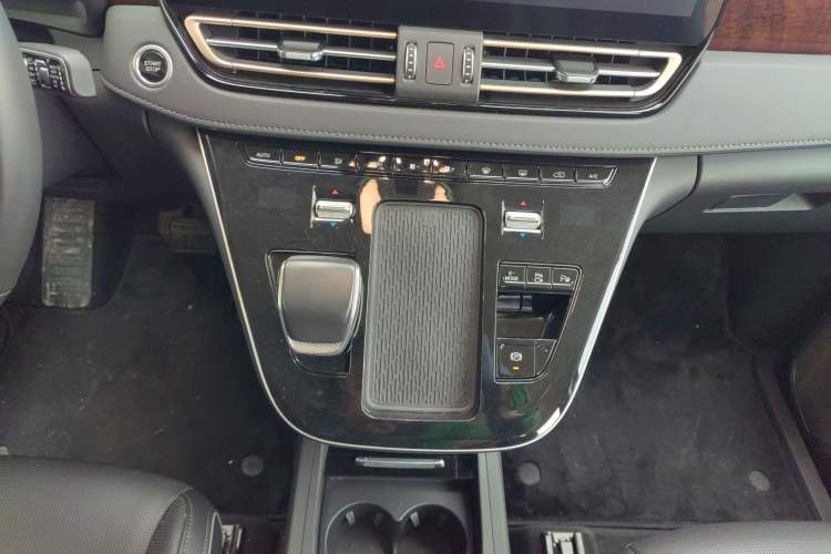 Used Hongqi HQ9 PHEV 2024 2.0T Four-Wheel Drive Luxury Edition
