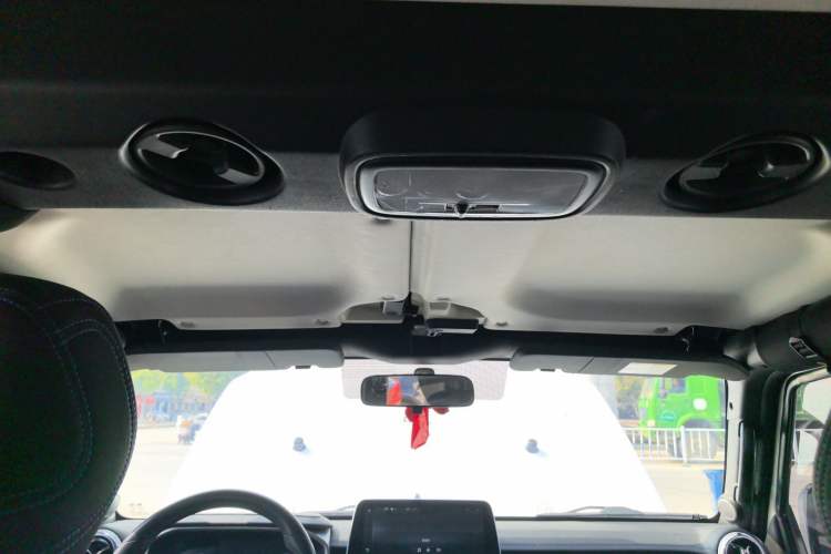 Used BAIC Off-Road BJ40 2021 2.0D Automatic Four-Wheel Drive Blade Hero Edition Pioneer Model
