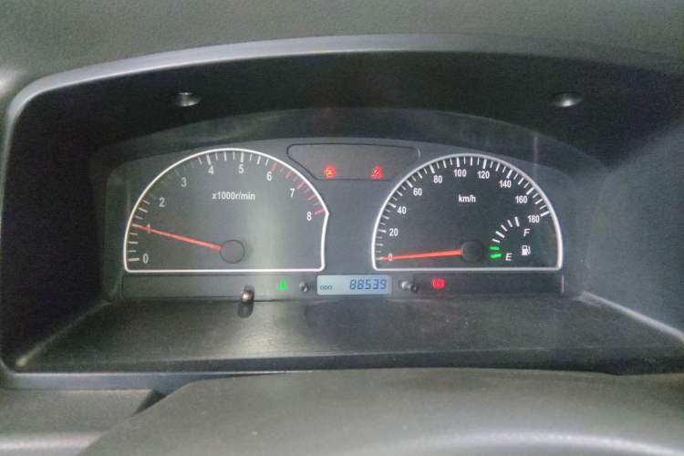 Used Dongfeng Shuaike 2013 Revised Version 1.5L Manual Comfort Trim 7 Seats China IV Standard
