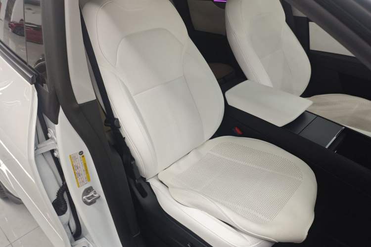 Used Tesla Model Y 2025 Long-Range All-Wheel-Drive Version