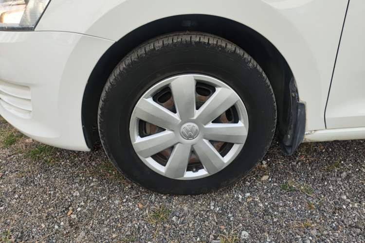 Used Volkswagen Santana 2015 1.6L Manual Fashion Edition Exterior 4