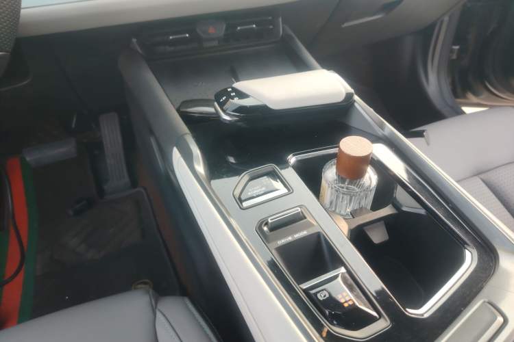 Used CHANGAN UNI-T 2023 Second-Generation 1.5T Prestige Model
