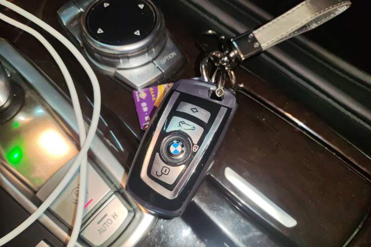 Used BMW 5 Series 2014 525Li Leading Model
